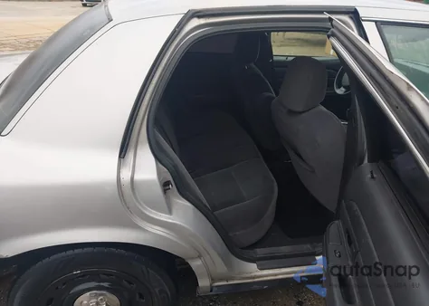 2006 Ford Crown Victoria Standard z USA, uszkodzony, nr VIN 2FAFP73V76X165582